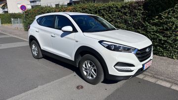 Hyundai TUCSON - 1