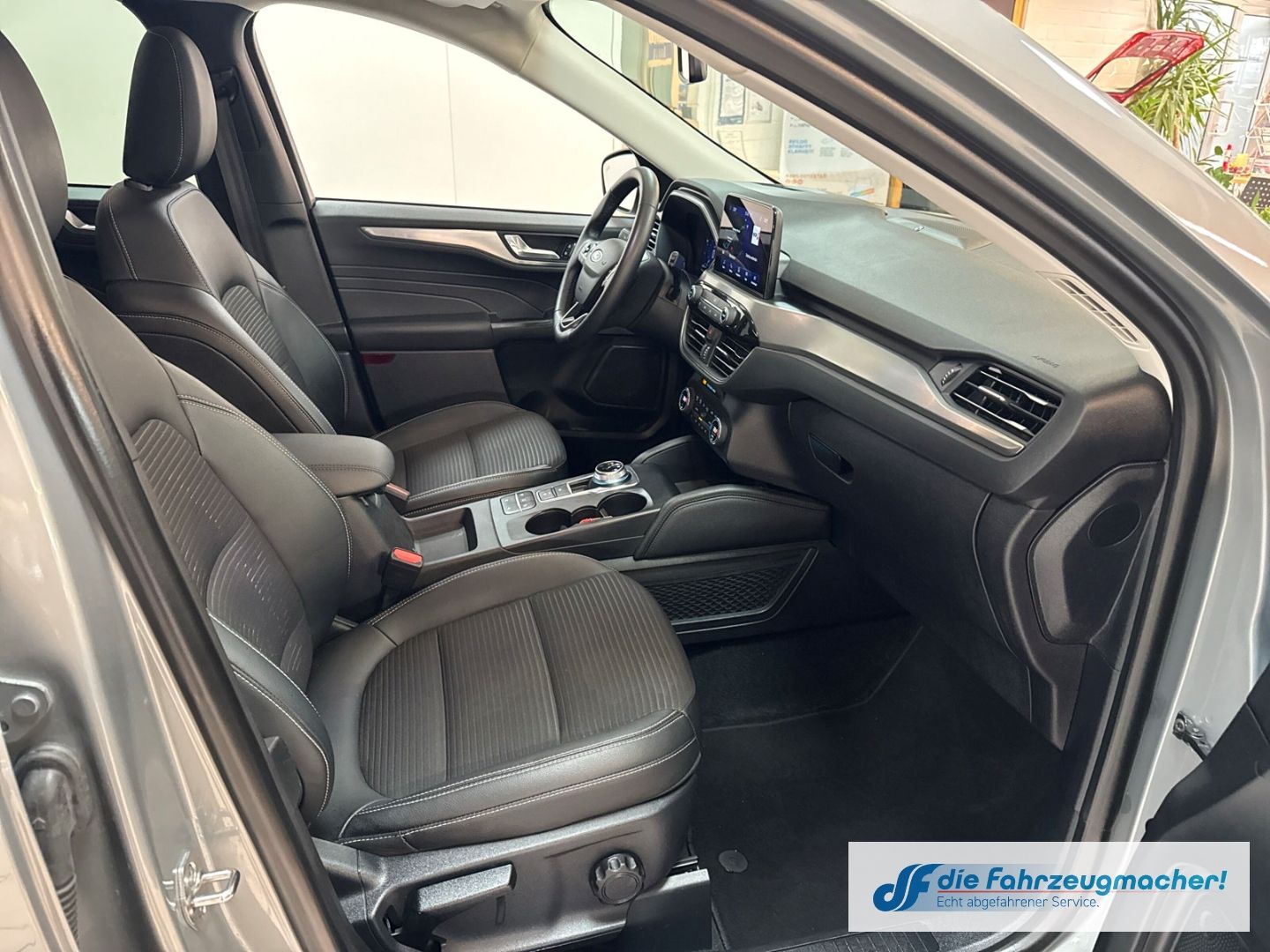 Fahrzeugabbildung Ford Kuga Titanium X HUD Navi Digitales Cockpit Sound