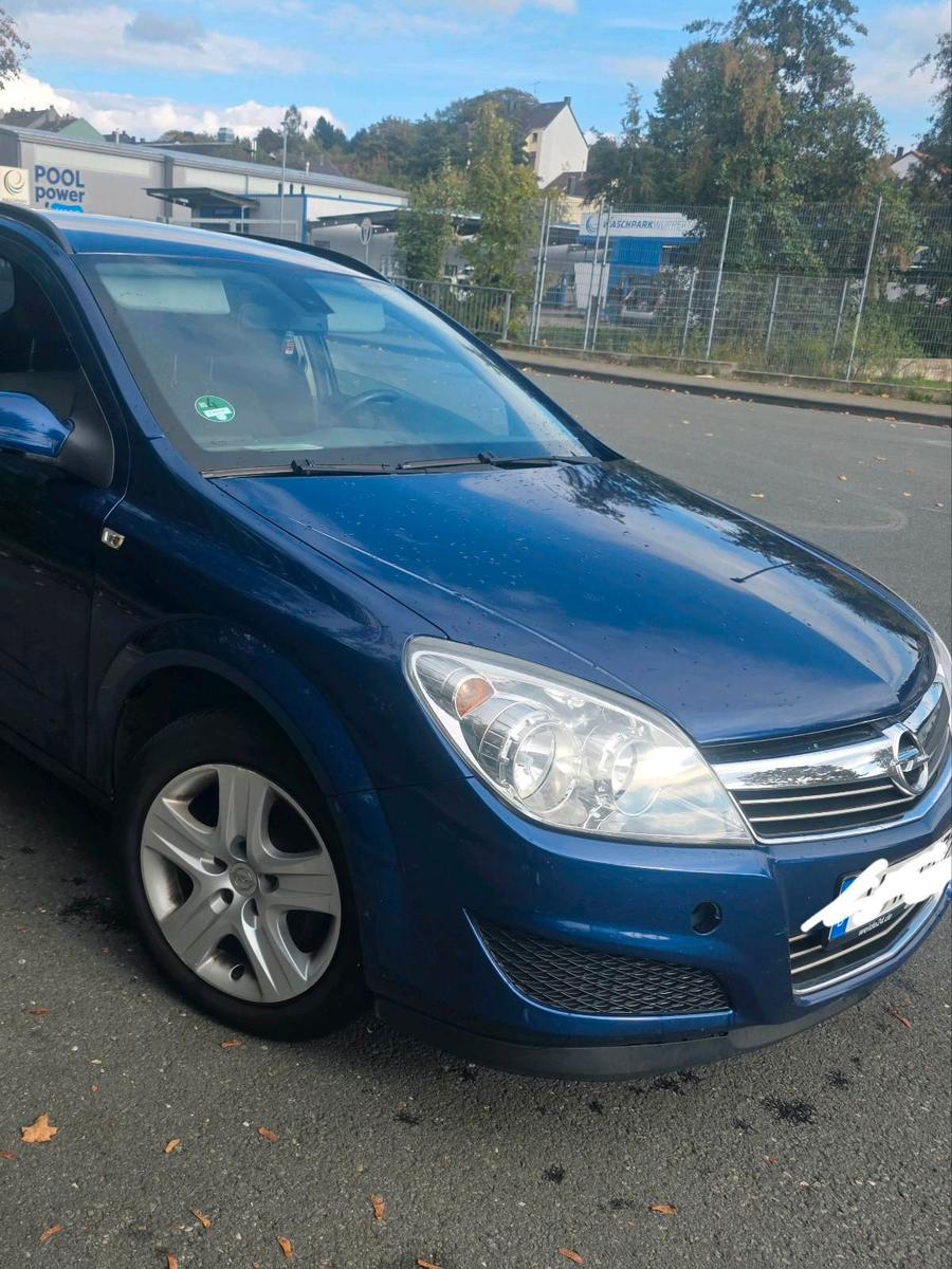Opel Astra 2009 — interior