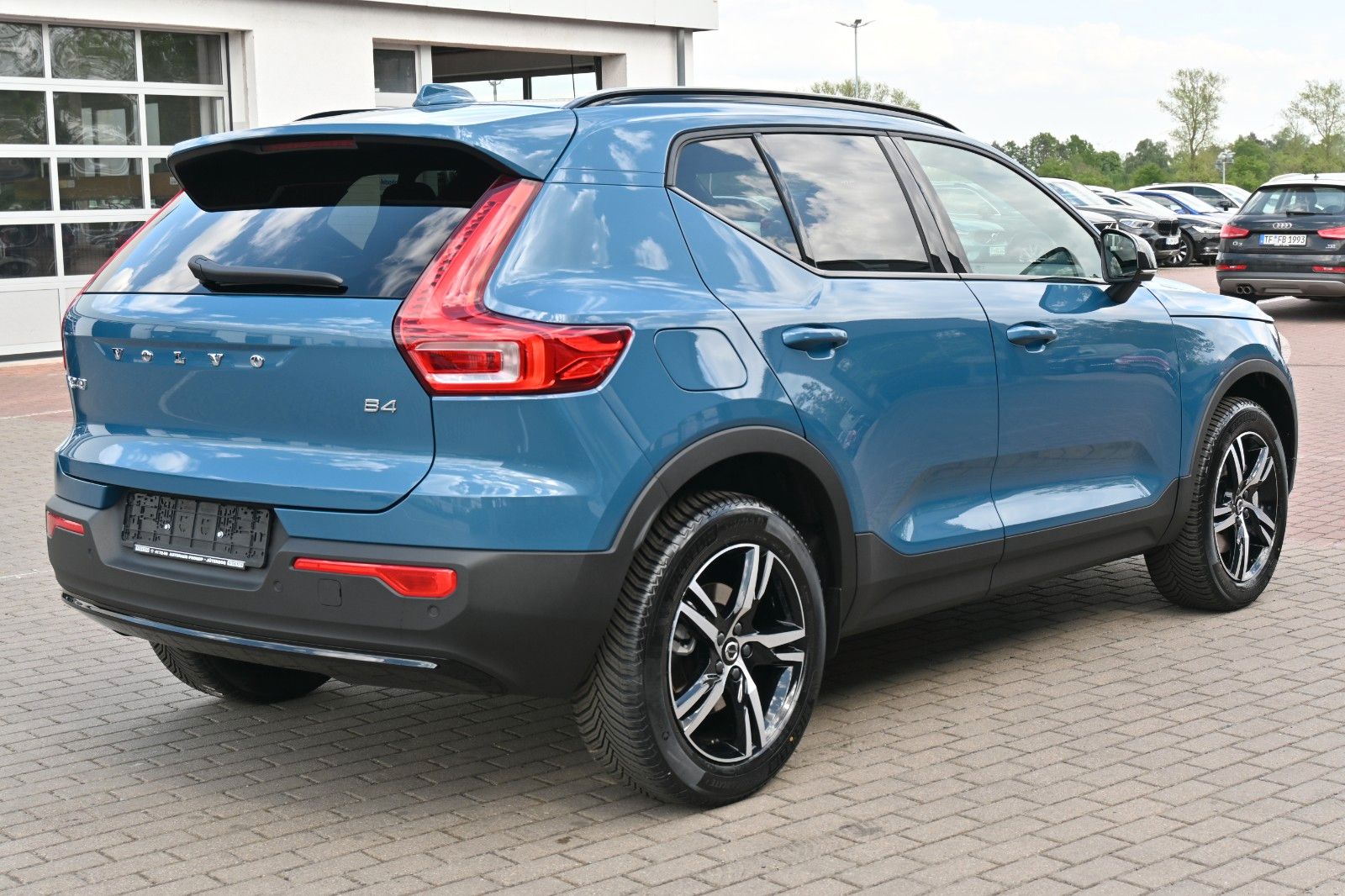 Fahrzeugabbildung Volvo XC40 B4 DKG Plus Dark*FSHZG*H&K*BLIS*ACC*AHK