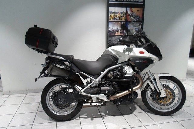 Fahrzeugabbildung Moto Guzzi Stelvio 1200 mit Seitenkoffer & Topcase