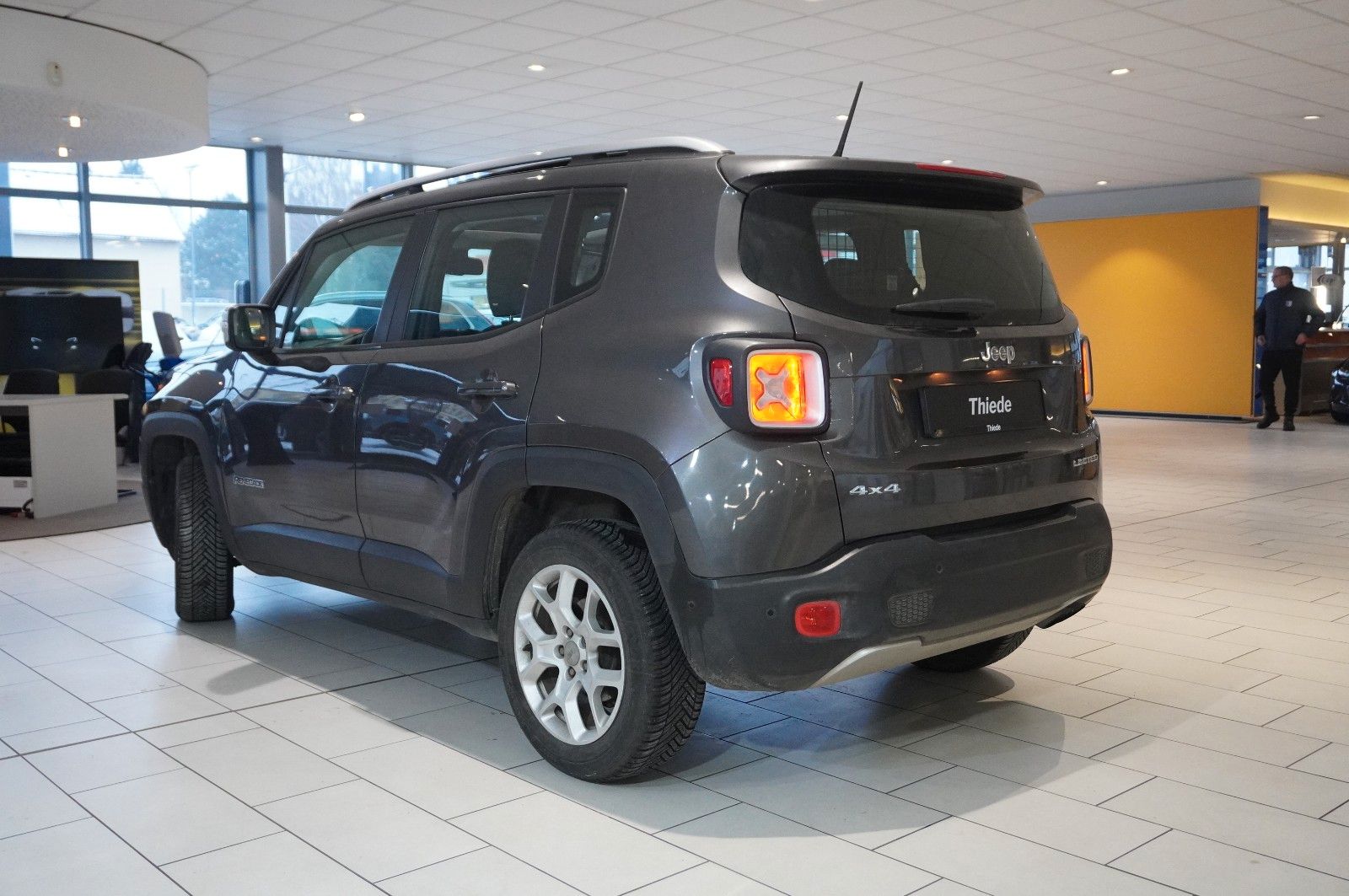 Fahrzeugabbildung Jeep Renegade 1.4 LIMITED 4WD BI-XENON/SHZ/PANO./DAB+