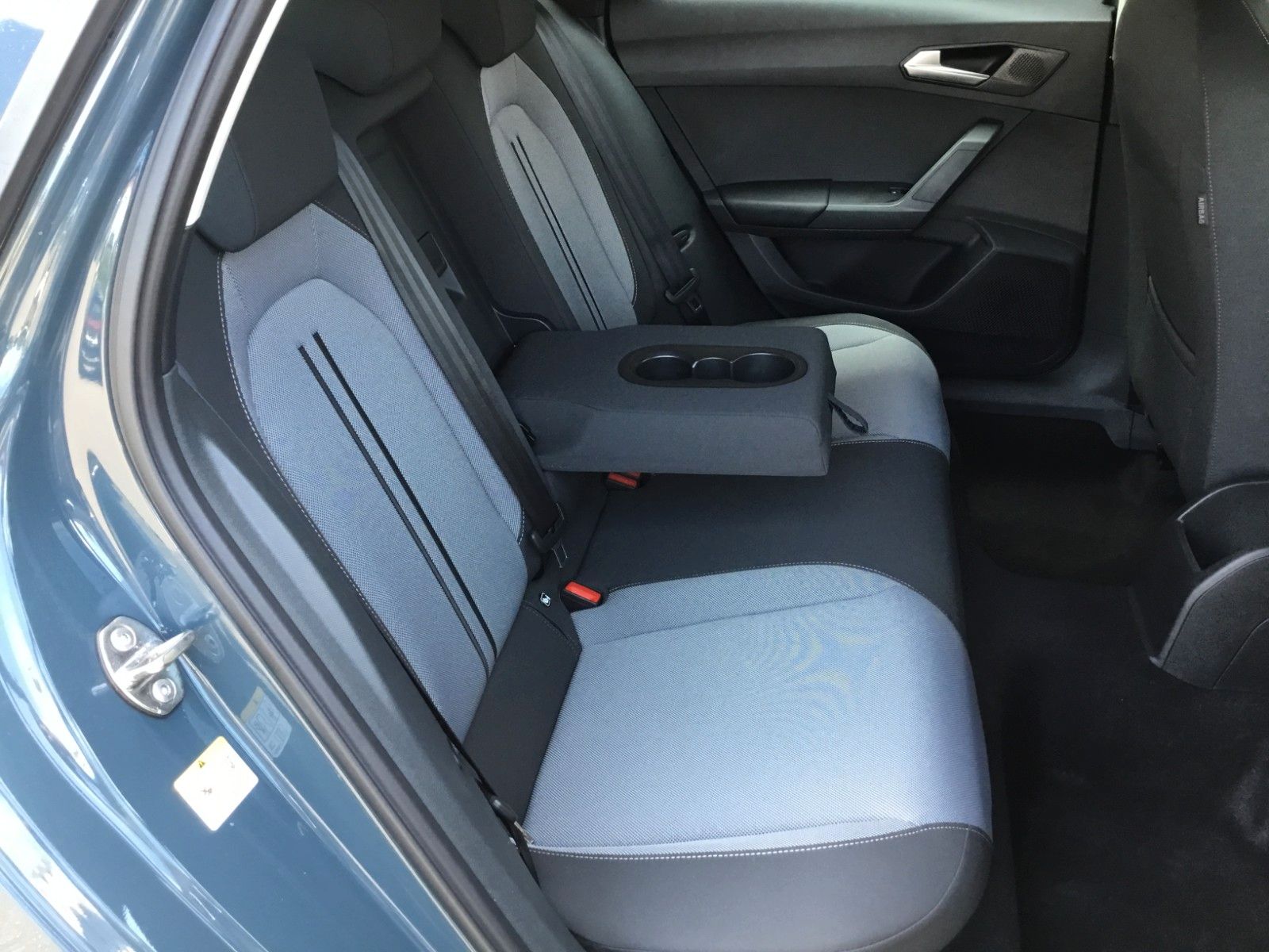 Fahrzeugabbildung SEAT Leon 1.5 eTSI Style DSG Sportstourer+LED+ACC+AHK