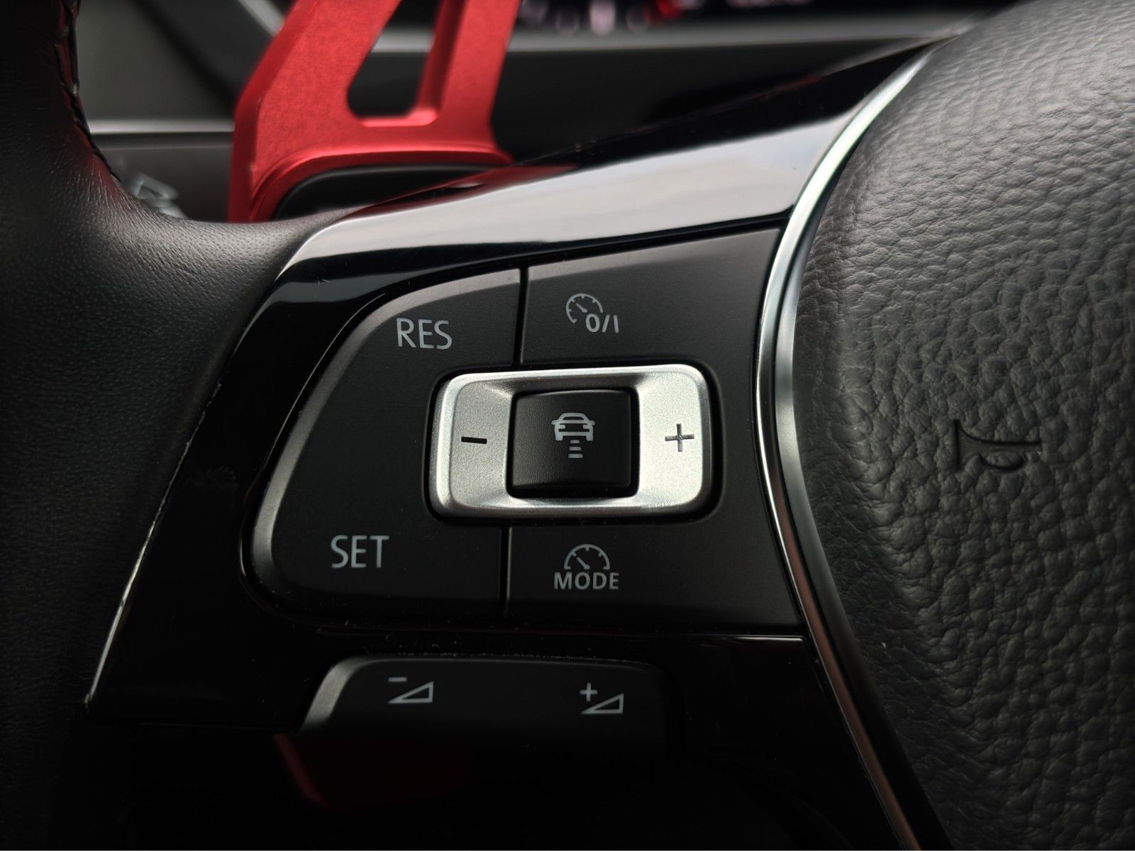 Fahrzeugabbildung Volkswagen Tiguan R-Line 4Motion*Sportauspuff*Dig.Cock*AHK*