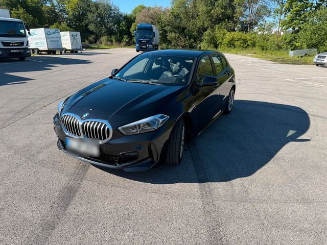 BMW BMW 118i M Paket f40 / Service Neu / Volla...