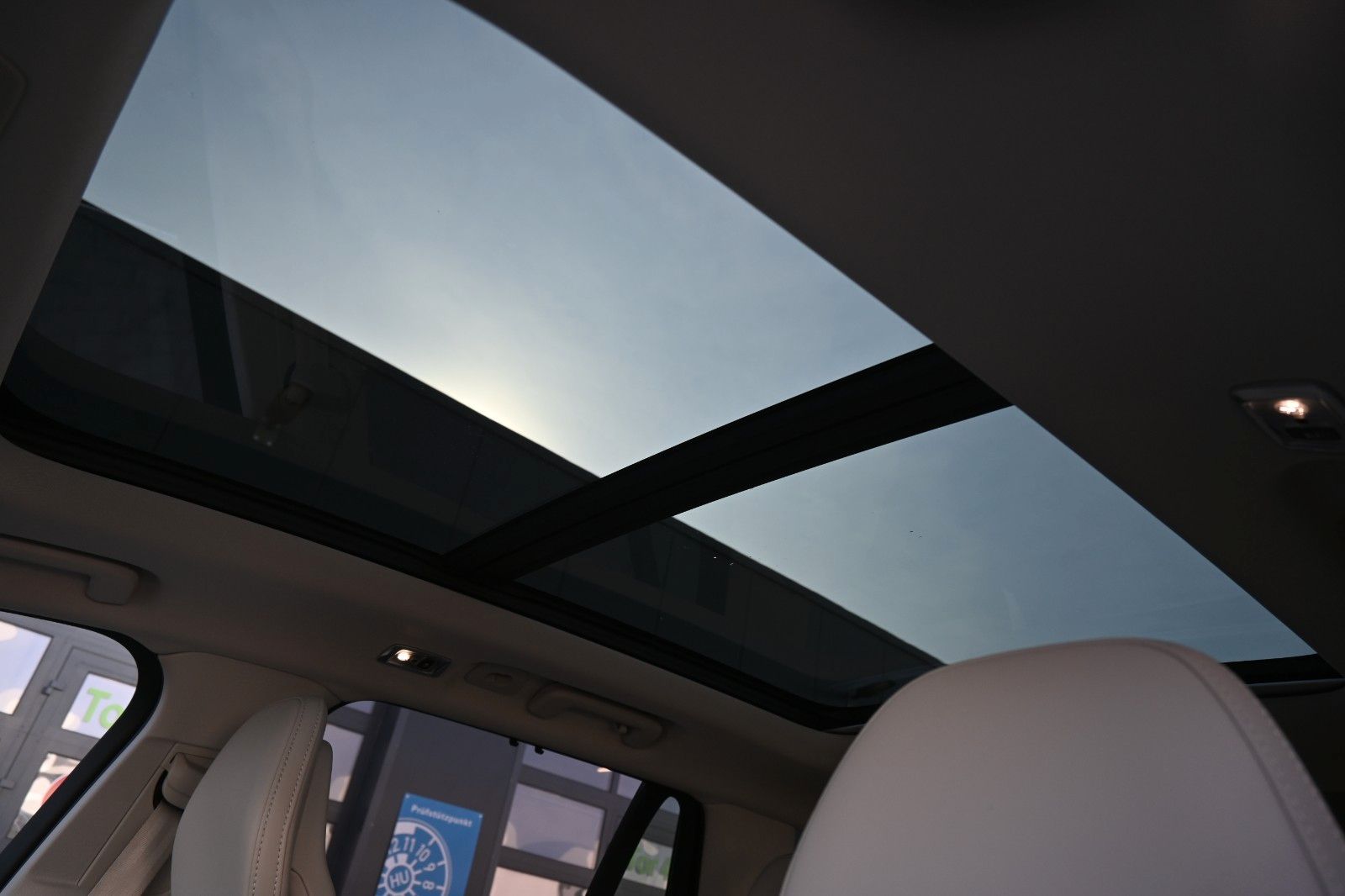 Fahrzeugabbildung Volvo XC90 T8 AWD Recharge Inscription*PANO*STHZ*B&W