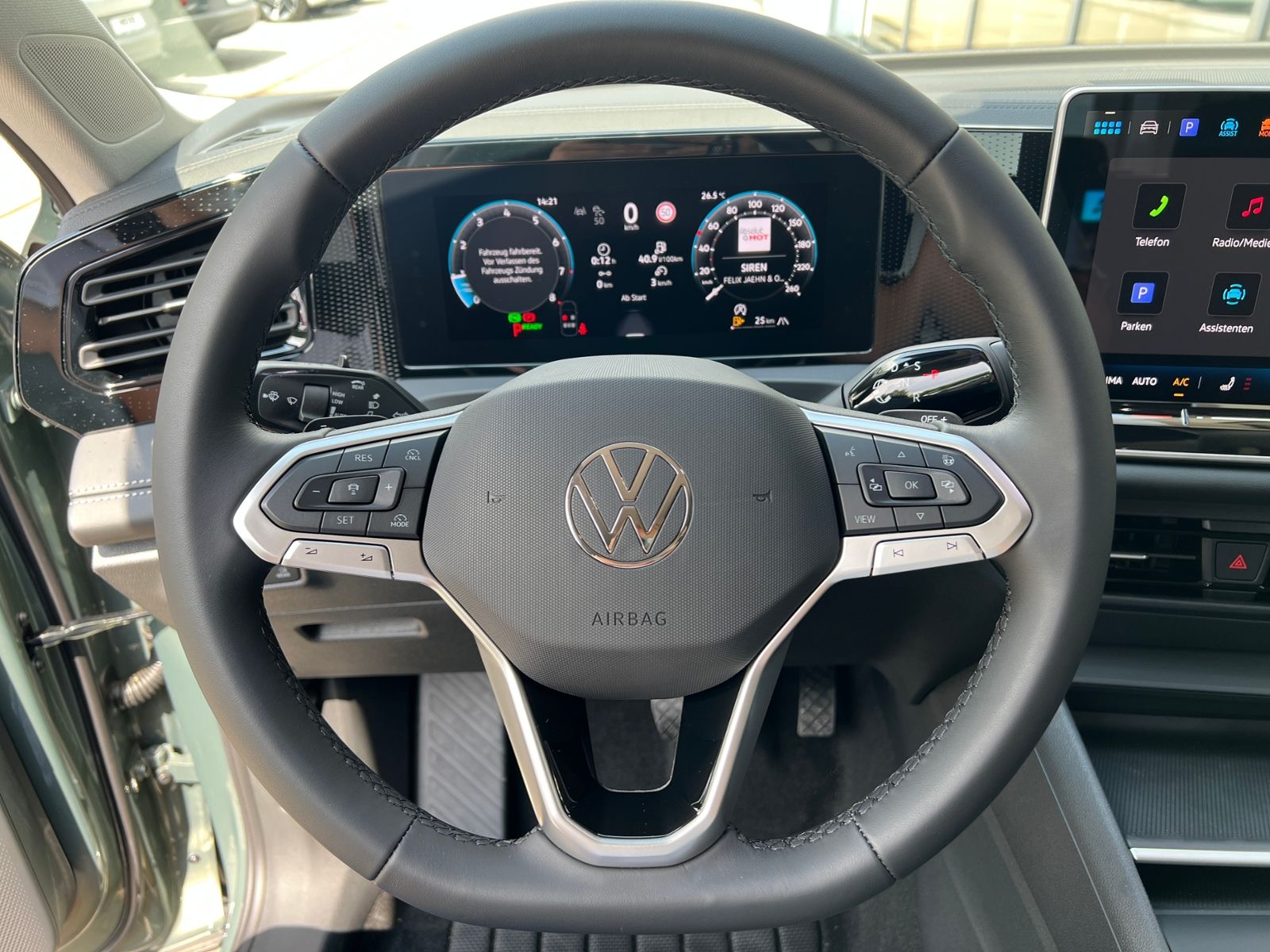 Fahrzeugabbildung Volkswagen Tiguan LIFE 1.5 eTSI DSG *AHK, LED Plus, Kamera,