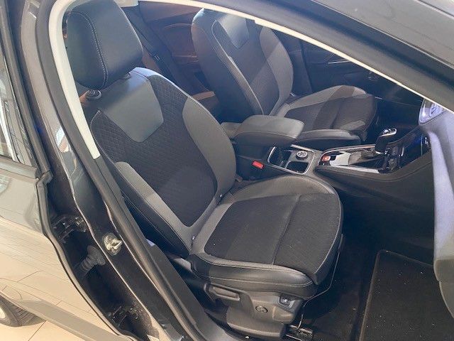 Fahrzeugabbildung Opel Grandland X 2.0D 18"ALU/NAVI/PANORAMA/KAMERA