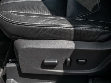 Ford Kuga 2.0 Individual Parkautomatik Leder Kamera