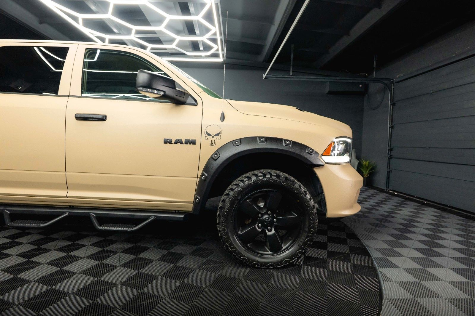 Fahrzeugabbildung Dodge RAM 5.7 V8 HEMI 4x4 PUNISHER OFFROAD RAPTOR LACK