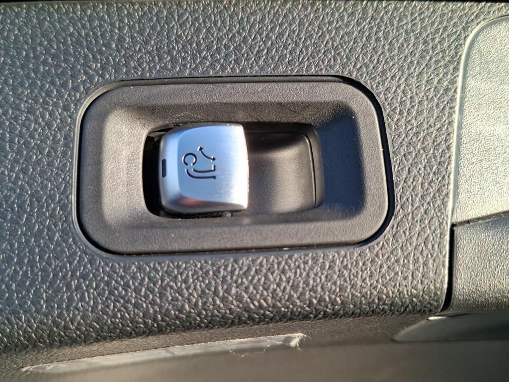 Fahrzeugabbildung Mercedes-Benz C 220 d T-Modell Navi*LED*KeyLess*PakAss*PDC*RFK