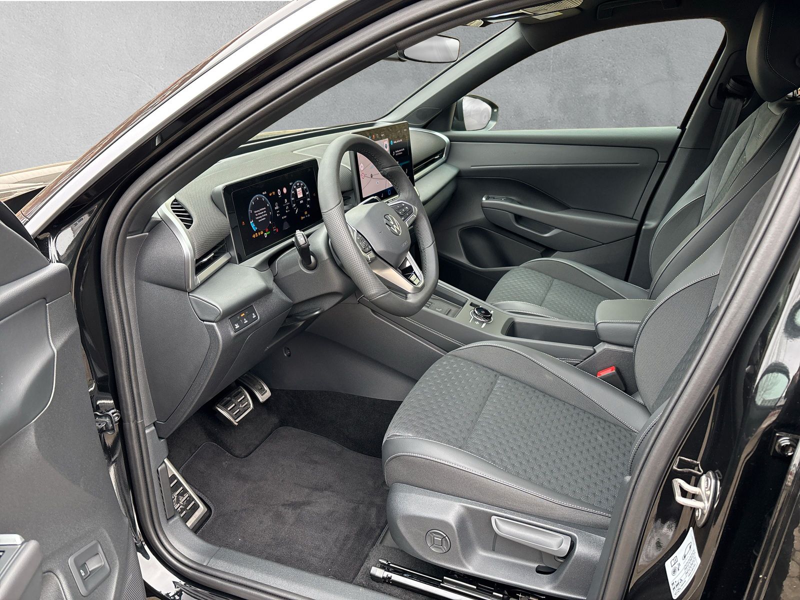 Fahrzeugabbildung Volkswagen T-Roc R-Line TSI 110 kW 7-Gang DSG AH, WR