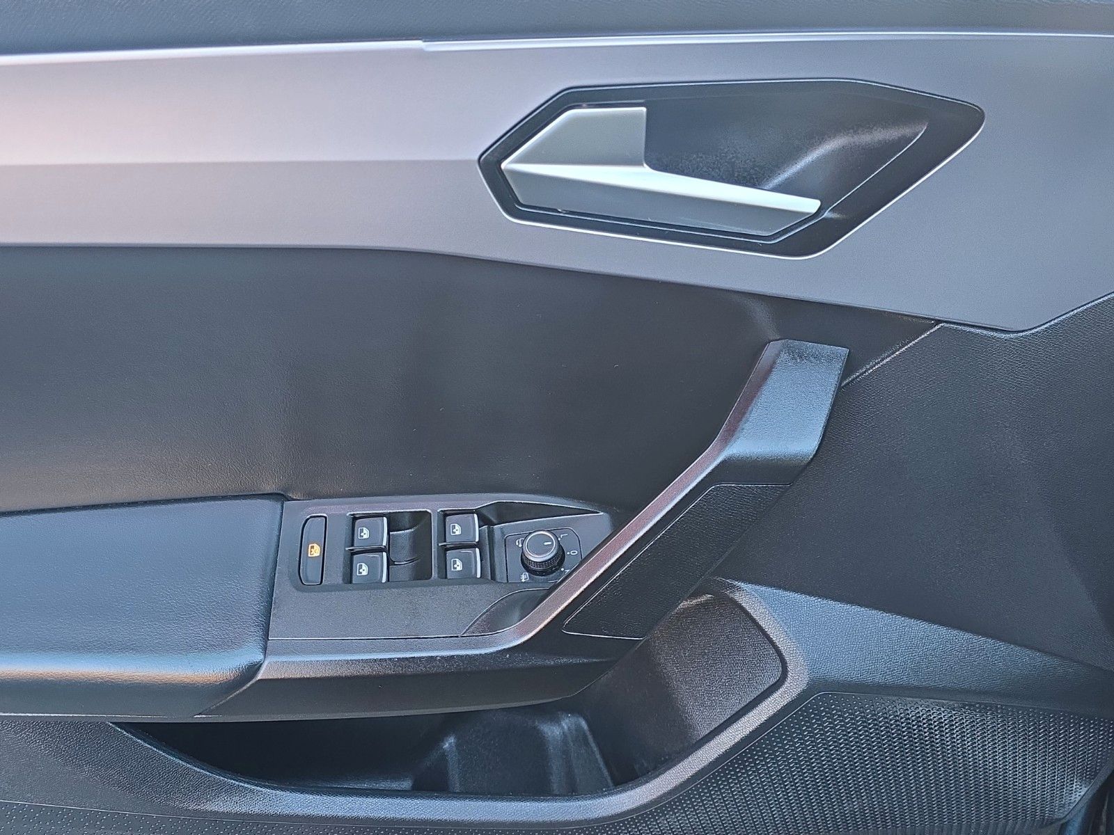 Fahrzeugabbildung SEAT Leon FR Sports LED+NAV+APP+ACC