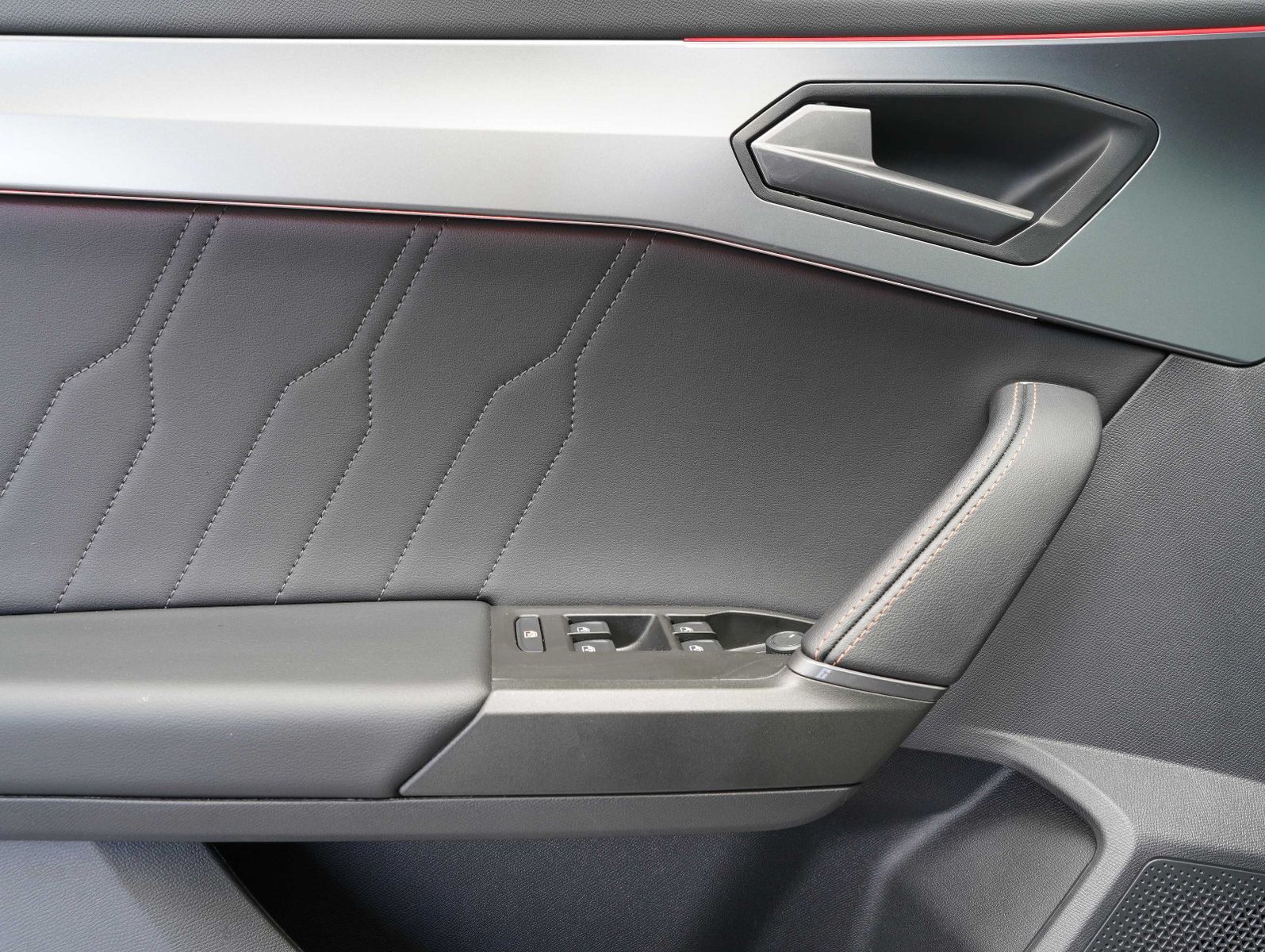 Fahrzeugabbildung CUPRA Leon Sportstourer VZ 2.0 TSI DSG 4Drive