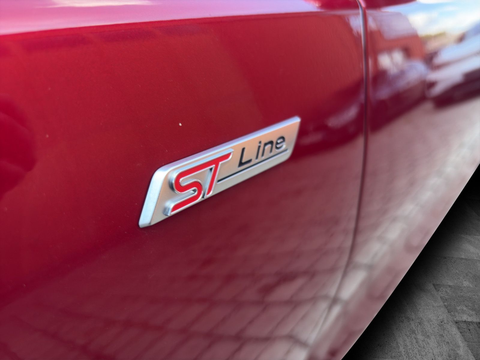 Fahrzeugabbildung Ford Focus Turnier ST-Line Cam*Shzg*ACC*Carbon