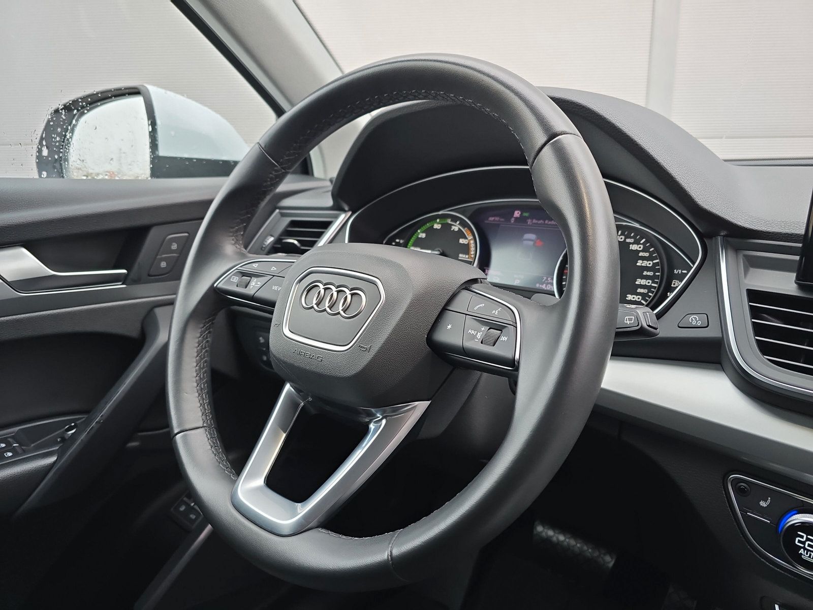 Fahrzeugabbildung Audi Q5 Sportback 50 TFSIe qu S line Navi LED ACC Vir