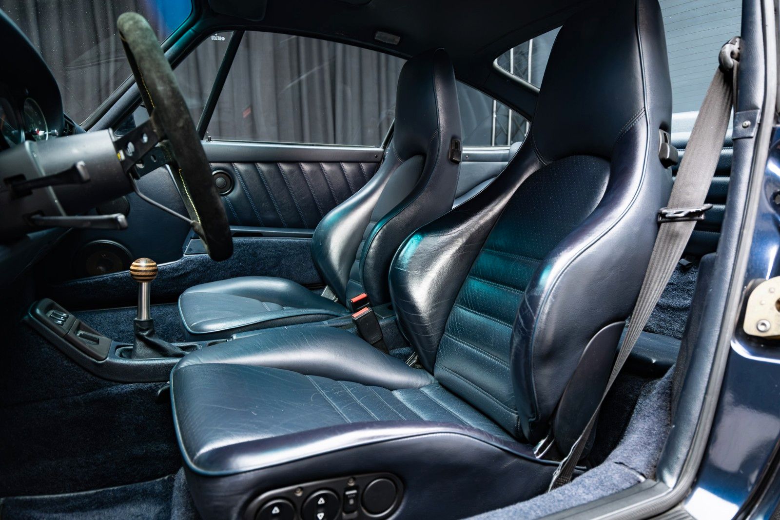 Fahrzeugabbildung Porsche 964 Carrera 2 Coupé + Schalter + H-Kennz.