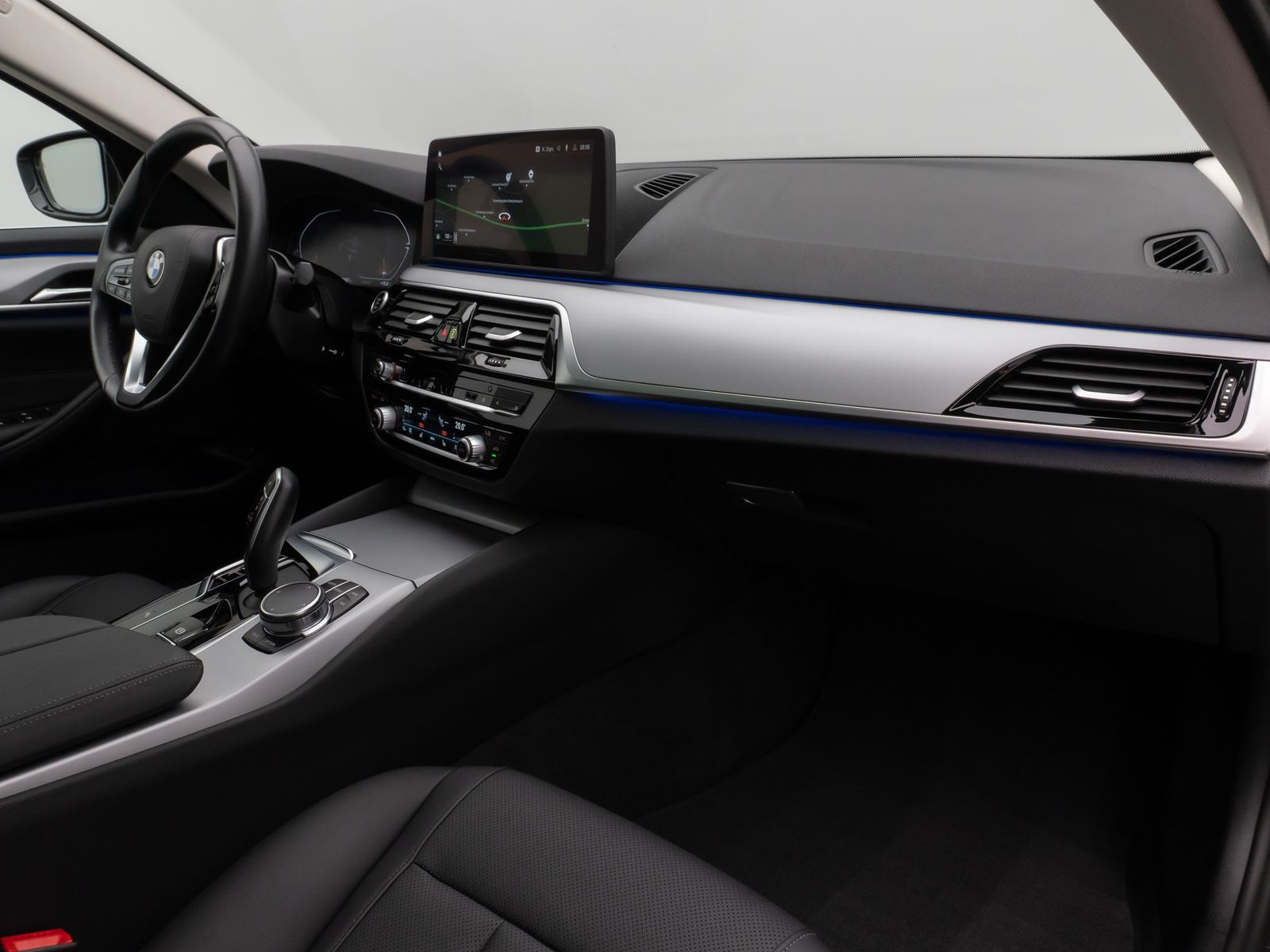 Fahrzeugabbildung BMW 520d Panorama Kamera HUD DAB 4Klima Alarm 19Zoll