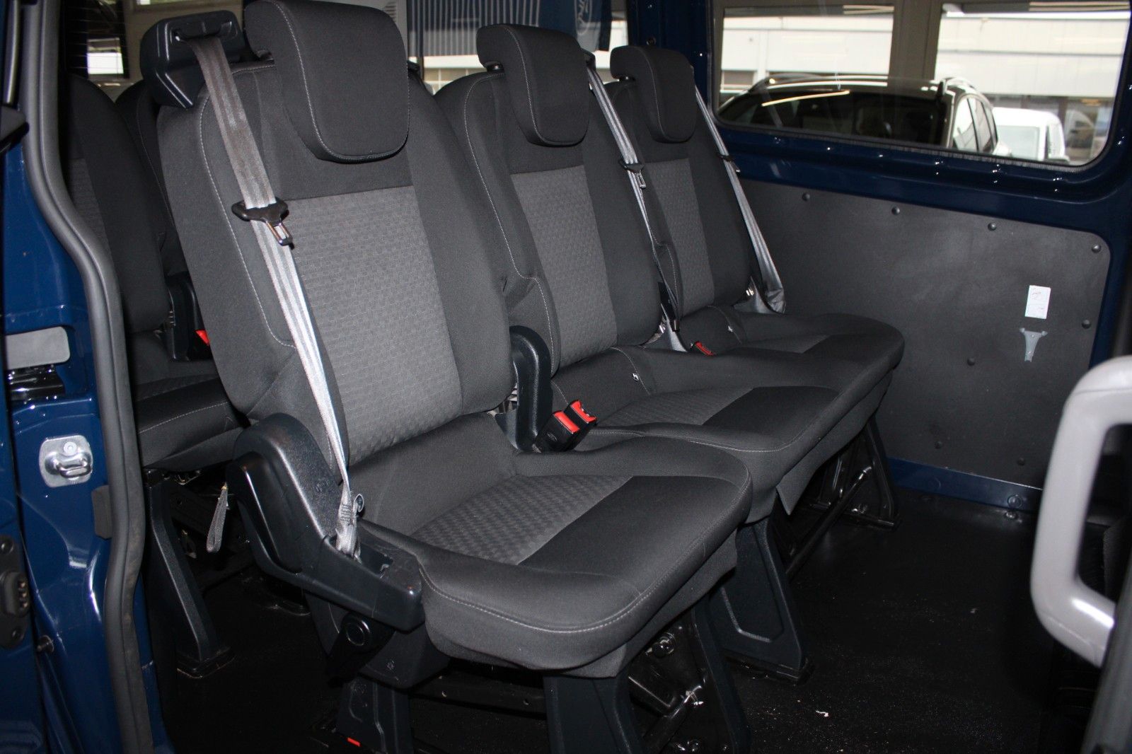 Fahrzeugabbildung Ford Transit Custom TREND 9-Sitzer Klima AHK NAVI uvm