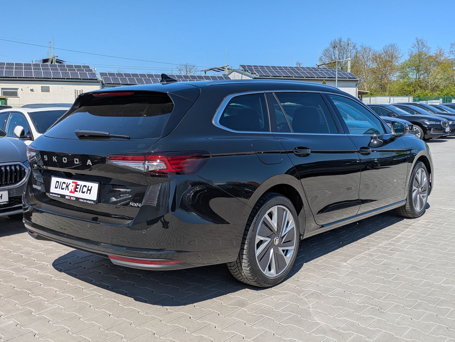 Fahrzeugabbildung SKODA Superb 2.0 TDI 4x4 Selection MATRIX*AHK*5J GAR.