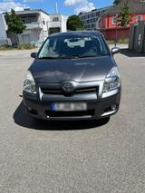 Toyota Corolla Verso zu verkaufen 2.2 D4D - Toyota Corolla Verso mit Diesel-Antrieb: Kleinbus, Klimaanlage