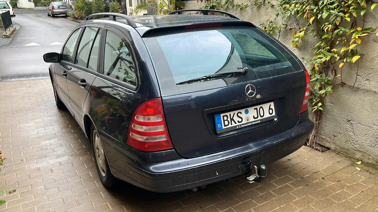 Mercedes-Benz C180 2004 — вигляд ззаду