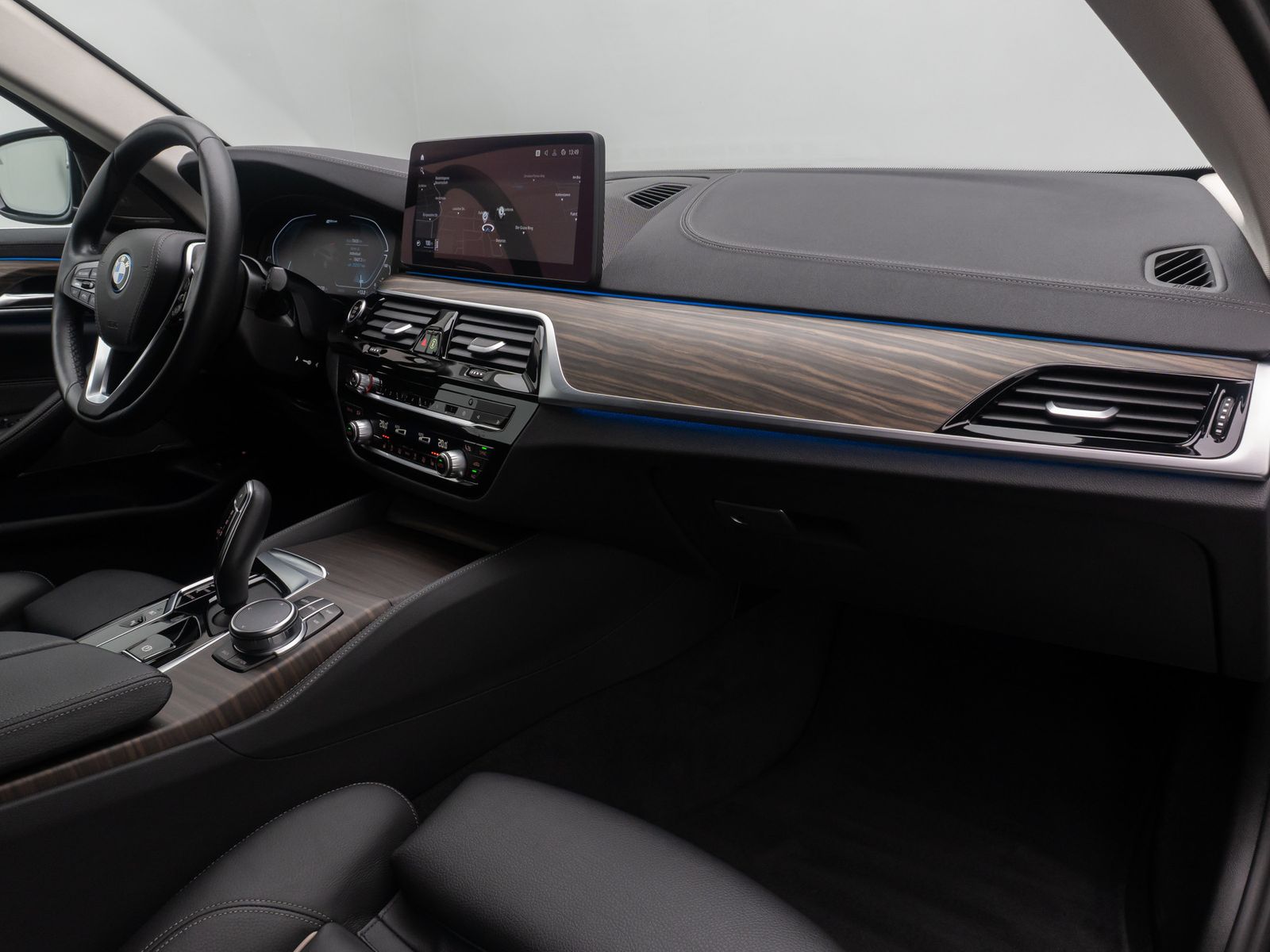 Fahrzeugabbildung BMW 530e Luxury Line DAB Laser Komfort H/K HUD Sport