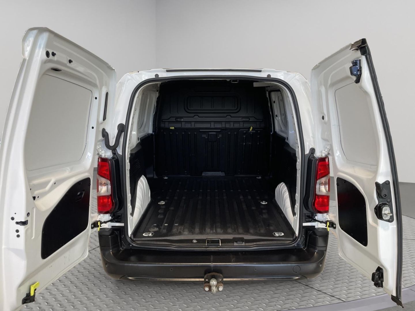 Fahrzeugabbildung Citroën Berlingo Kasten Club M L1 AHK Fernlichtass. Temp