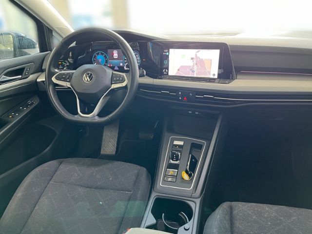 Fahrzeugabbildung Volkswagen Golf VIII 2.0 TDI DSG LIFE NAVI ACC GJR LED