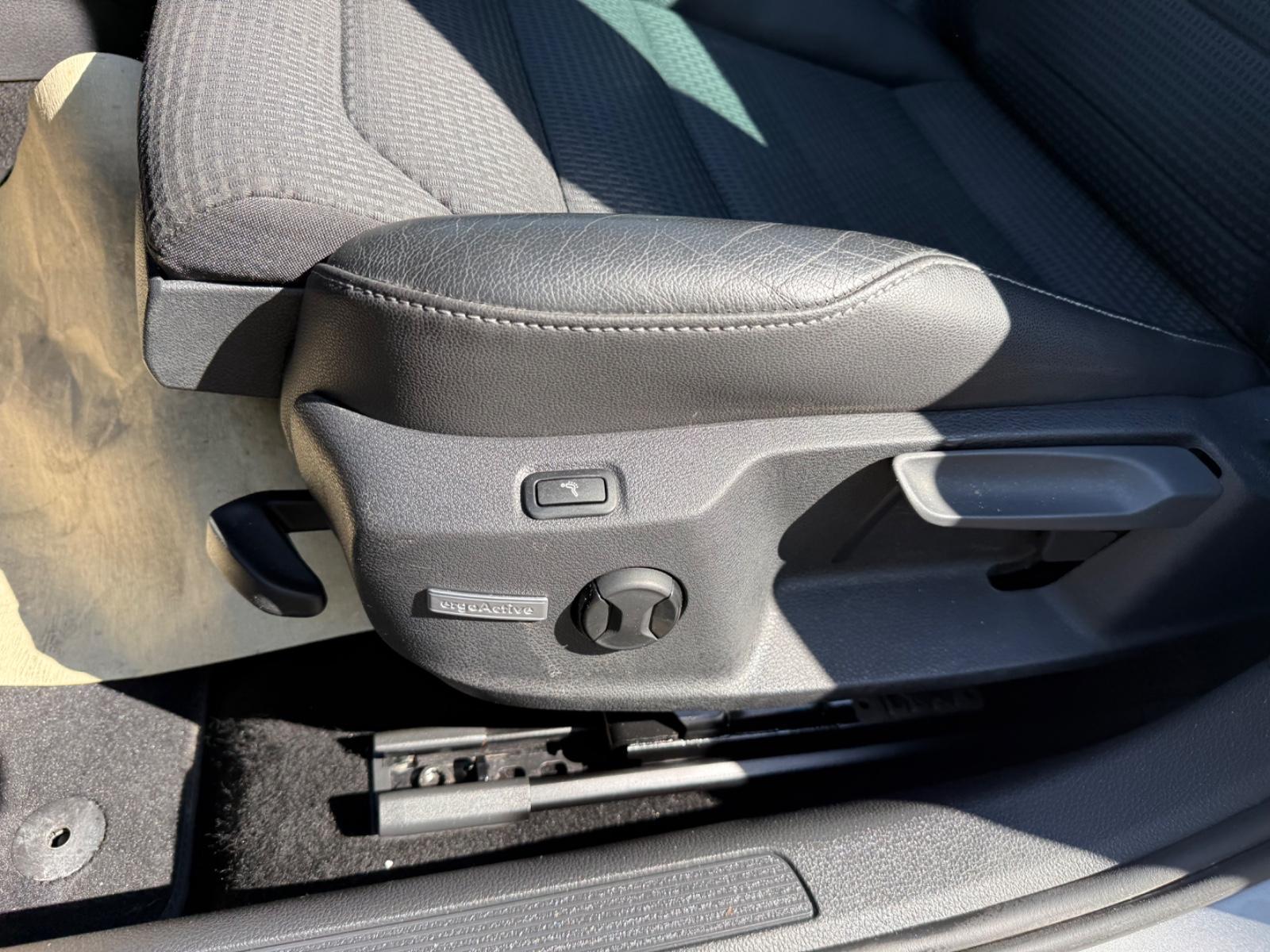 Volkswagen Golf VII Variant 1.4TSI Highline|Panorama|Xenon|
