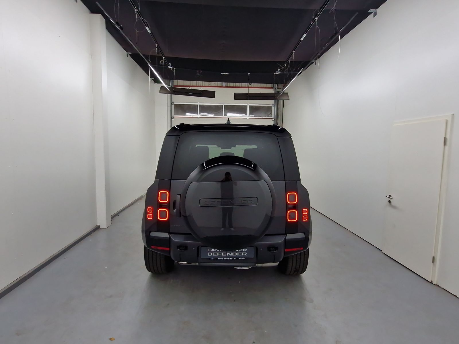LAND ROVER Defender D250 X-Dynamic SE AHK Pano – Bild 3