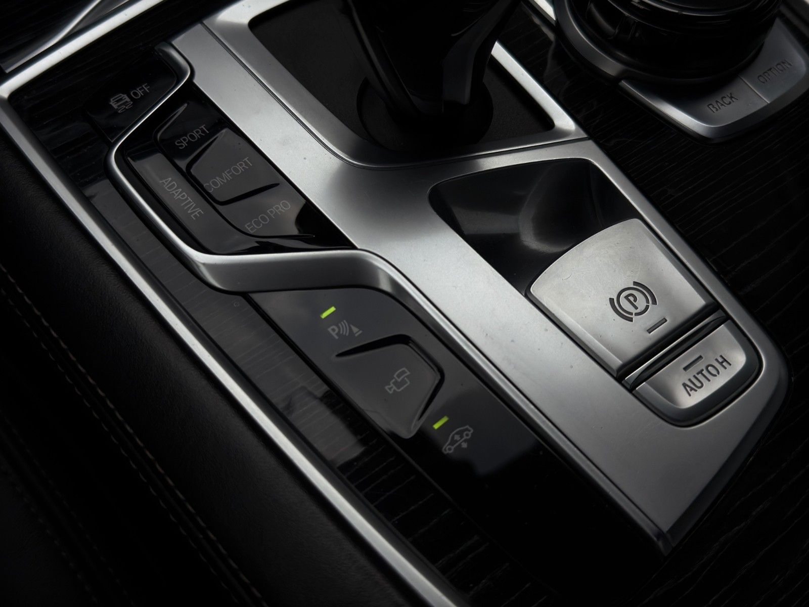 Fahrzeugabbildung BMW 750Li xDrive *M-Sport*H&K*Skylounge*HUD*Masssage