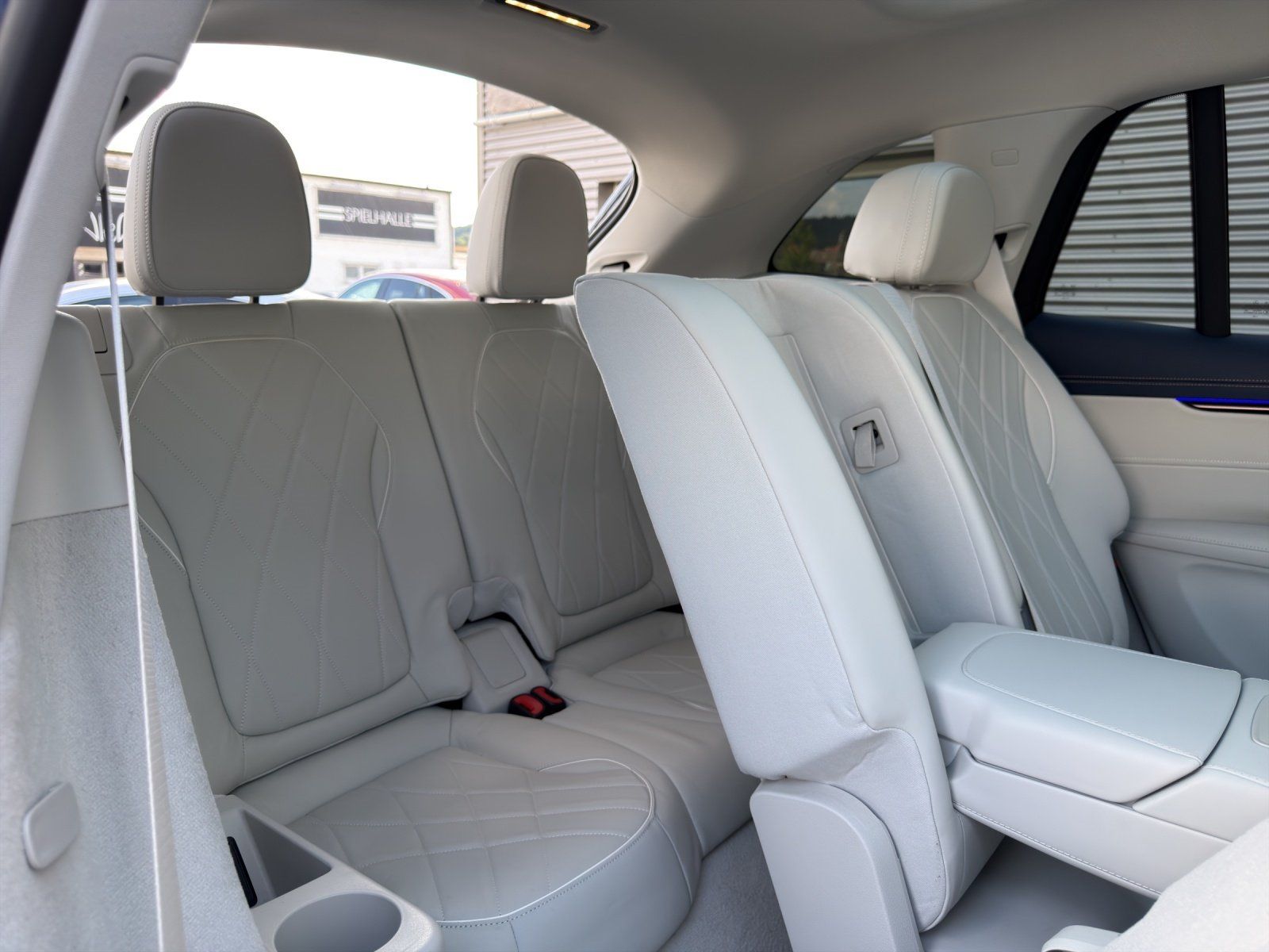 Fahrzeugabbildung Mercedes-Benz EQS580 SUV AMG BusinesClass 7-Sitz ExclusivNappa