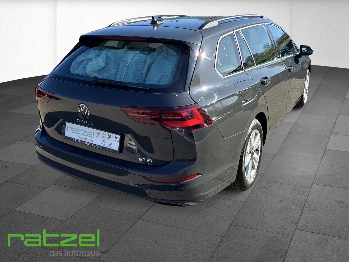 Fahrzeugabbildung Volkswagen Golf Variant Life 1.0 eTSI DSG Navi LED Matrix K