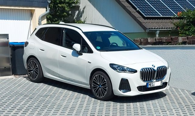 BMW 225e xDrive Active Tourer Sport, 8-fach bereift