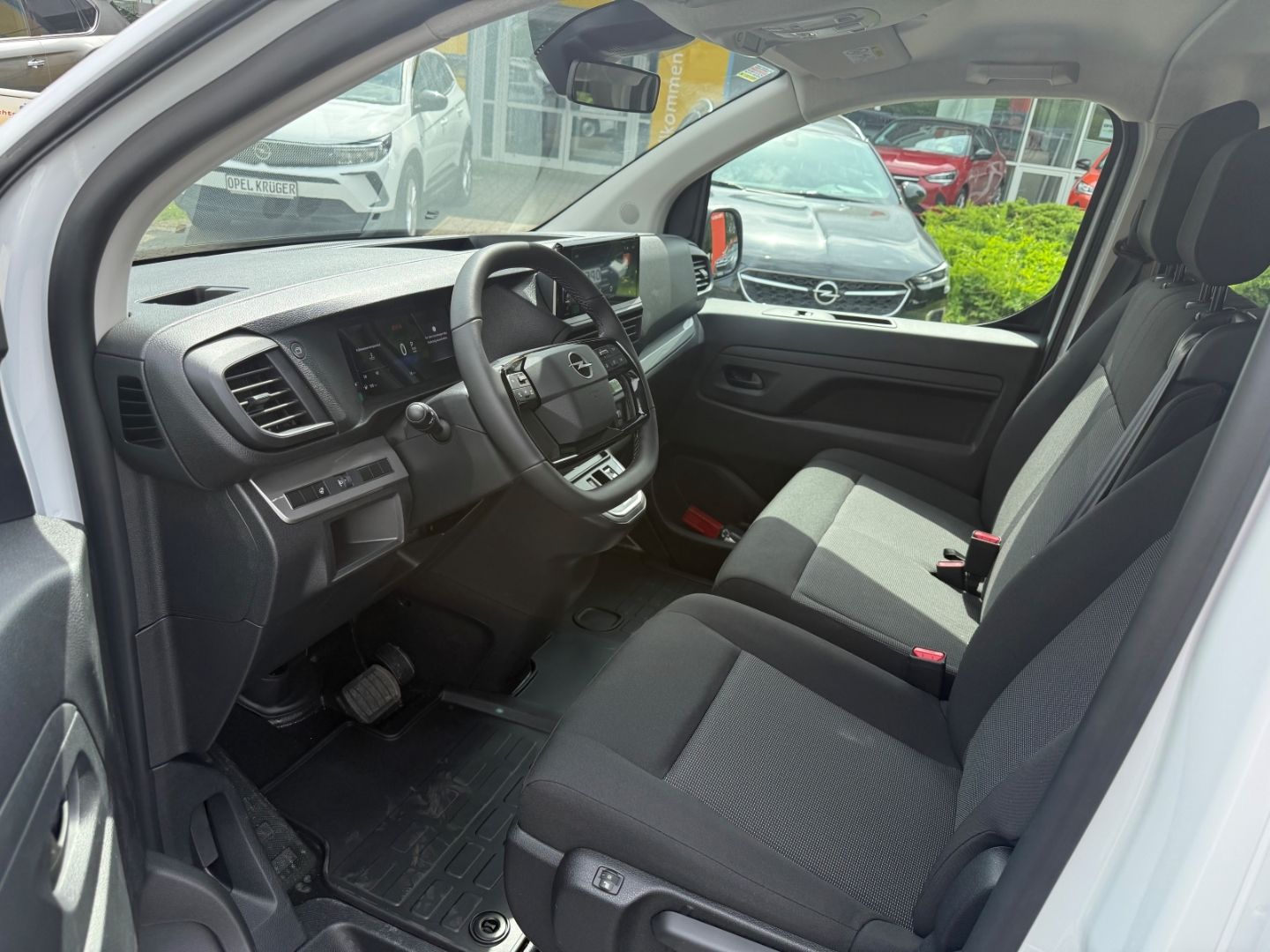 Fahrzeugabbildung Opel Vivaro 2.2 XL +SHZ+LHZ+Kamera+Laderaumschutz