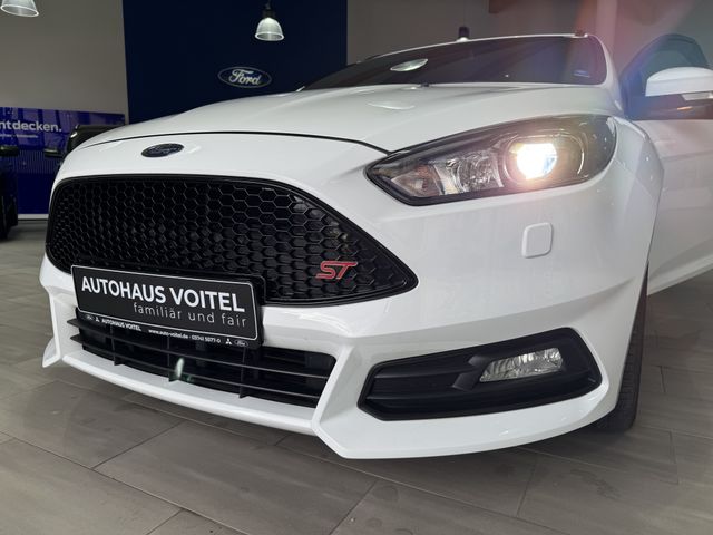 Ford Focus Turnier ST 250PS