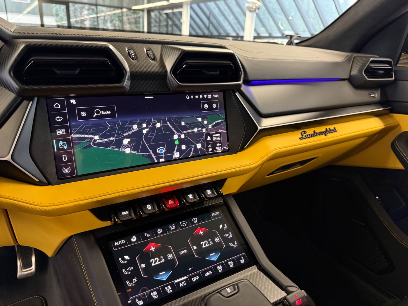 LAMBORGHINI Urus - 25