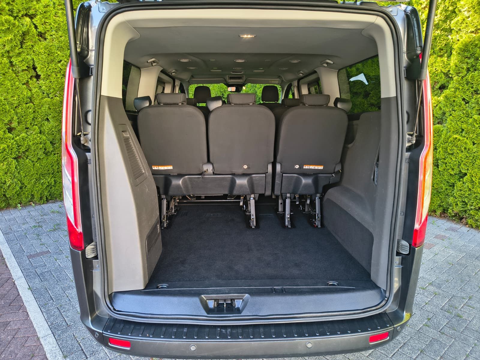 Fahrzeugabbildung Ford Tourneo Custom 320 Aut. L2 BI-XEN+SHZ+CARPLAY+8S