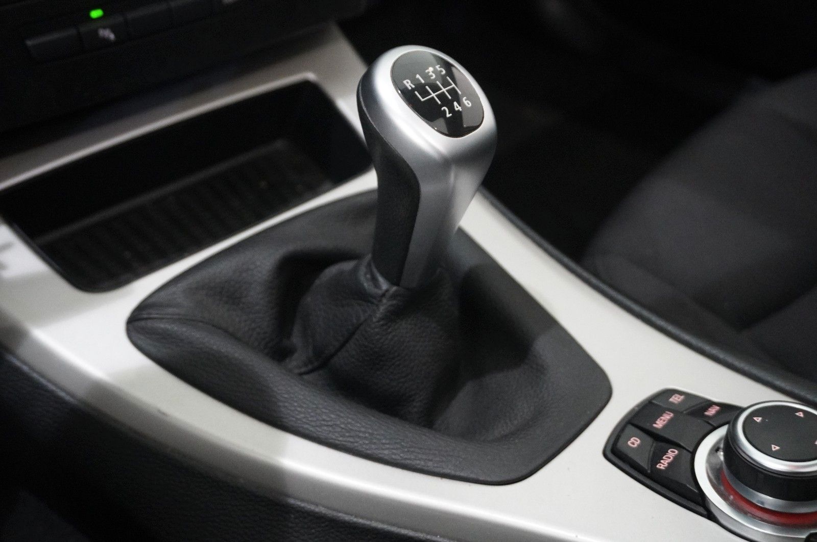 Fahrzeugabbildung BMW 320i TOURING NAVI/BI-XENON/SHZ/PDC/PANO./SH/TEMP