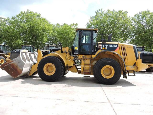 CAT 966M