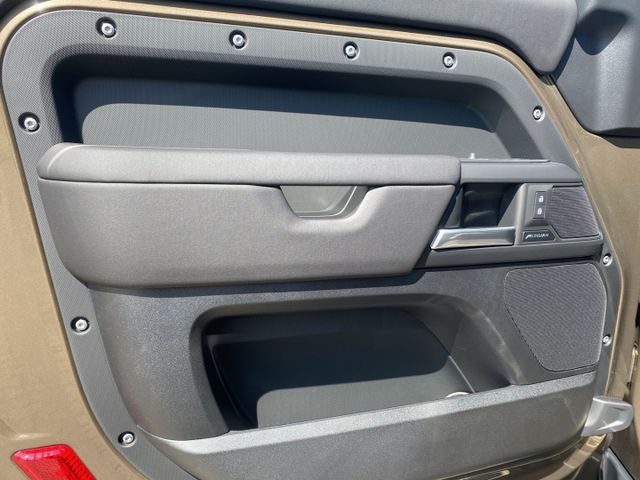 Land Rover Defender 90 D200 X-Dyn SE+ACC+Matrix+AHK+WiPa