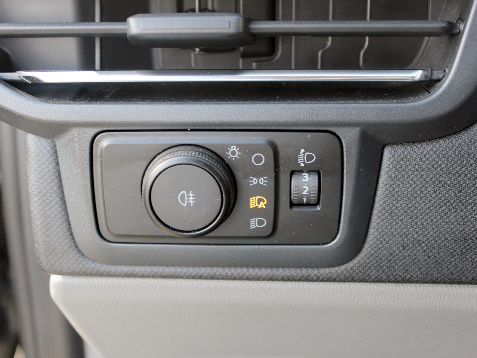 Fahrzeugabbildung Ford Tourneo Custom 320 L1 Tourneo Titanium X AWD