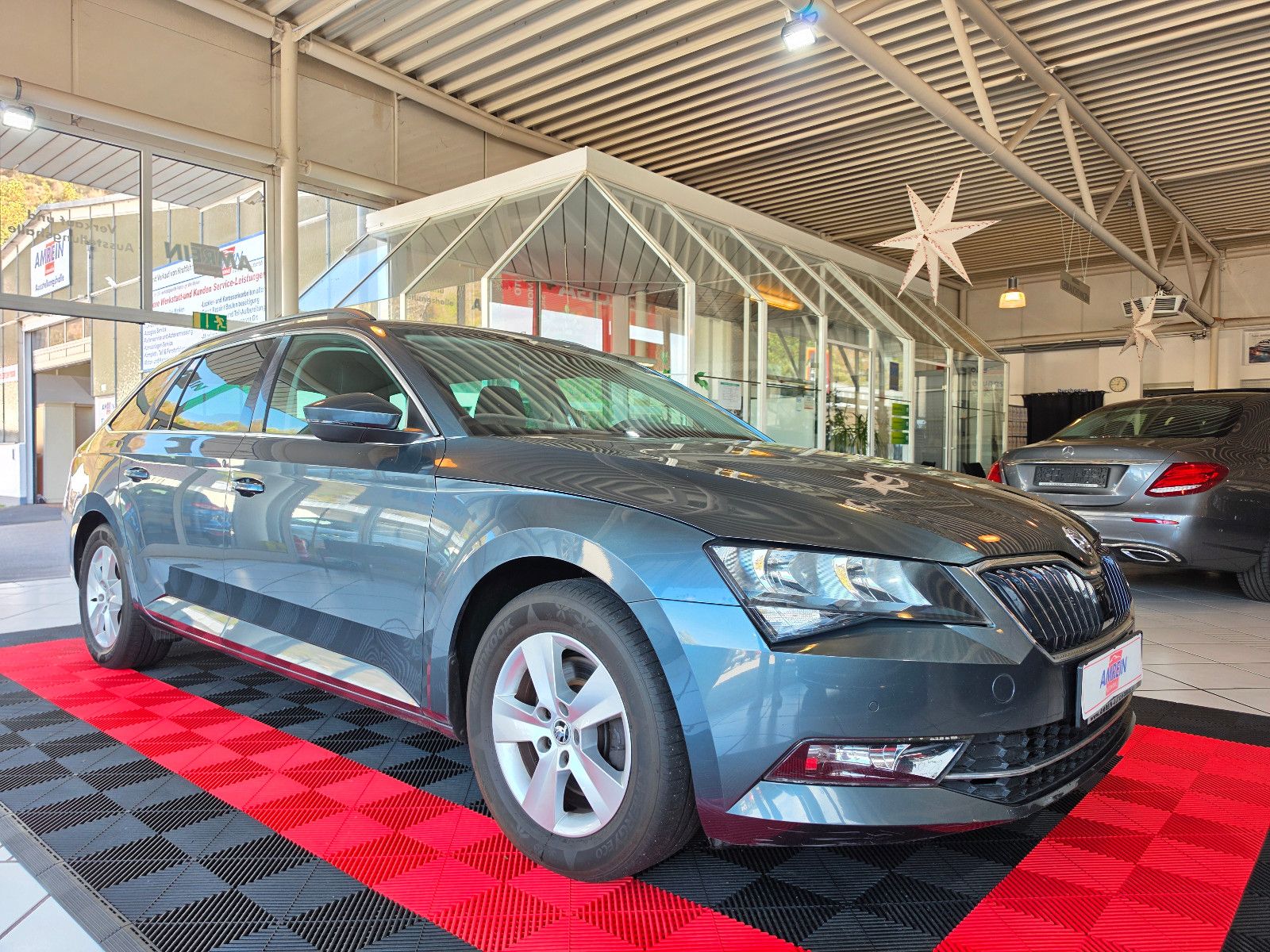 Škoda Superb Combi Ambition+SHZ+KLIMA+PDC+TEMPOMAT+
