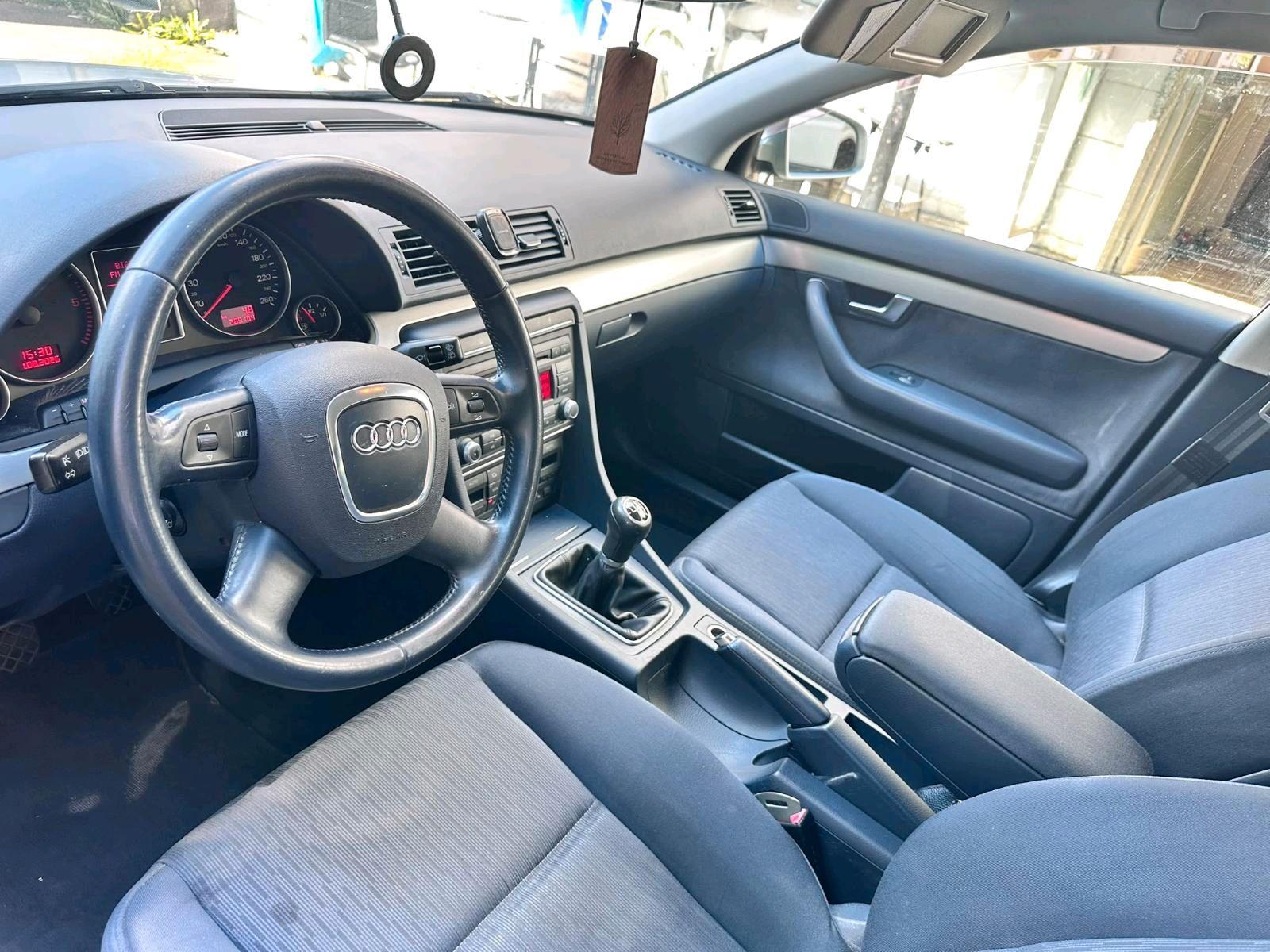 Audi A4 2009 — photo 8