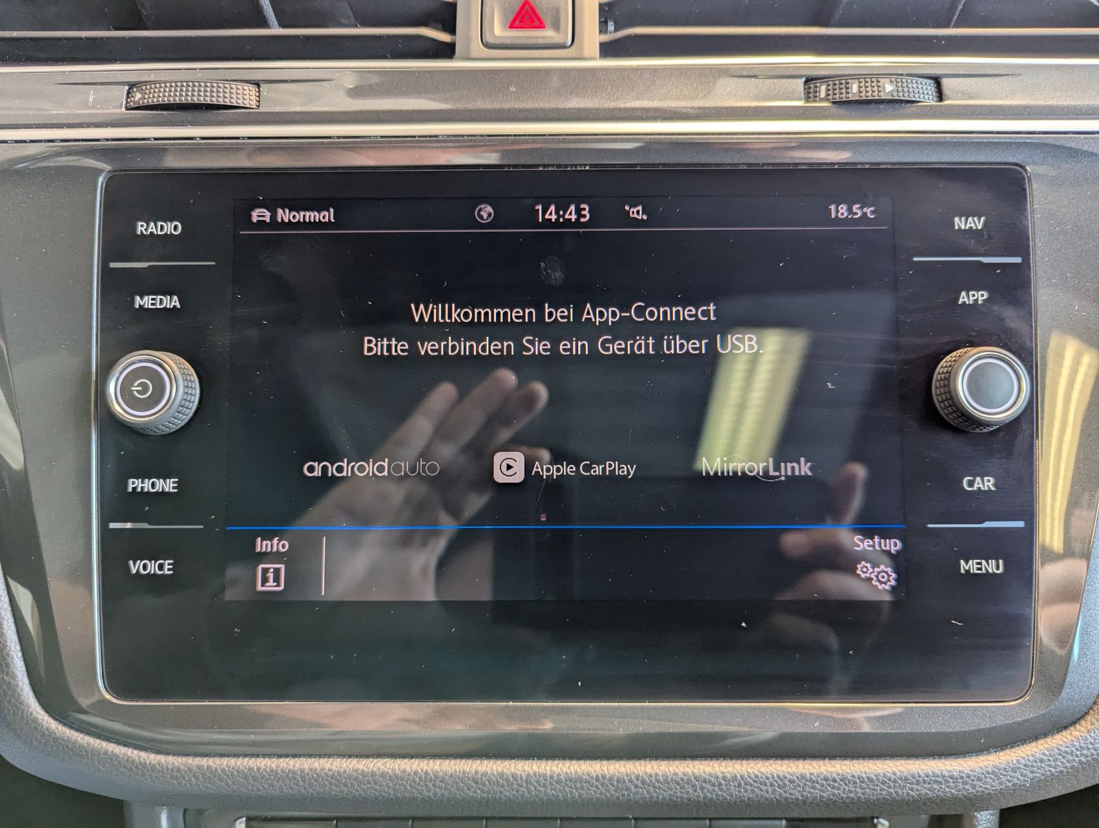 VW Tiguan 2.0 TDI DSG 4M 2x R-Line Pano HUD AHK 20" - Image 24