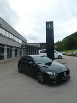 Mercedes-Benz A 35 AMG Pano / Night / LED - Mercedes-Benz A 35 AMG: Schwarz, mit Klimaautomatik