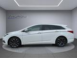 Hyundai i40 CW Family Plus AHK Bixenon Navi LM - Hyundai mit Benzin-Antrieb: Kombi