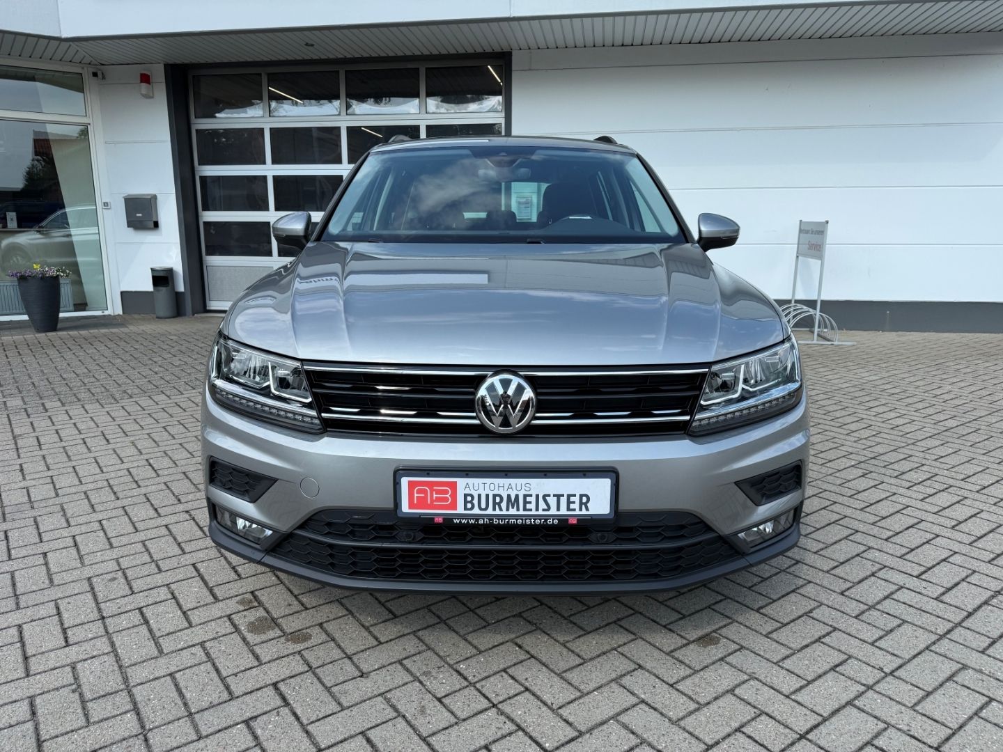 Fahrzeugabbildung Volkswagen Tiguan Comfortline ACC Navi LED PDC RFK WiPa Sic