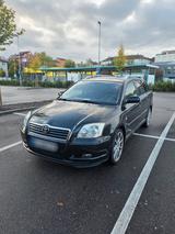 Toyota Avensis - Toyota Avensis aus 2005 mit Diesel-Antrieb